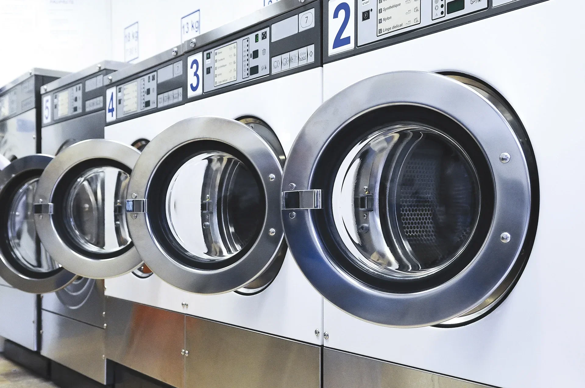 Commercial laundry and laundromat equipment