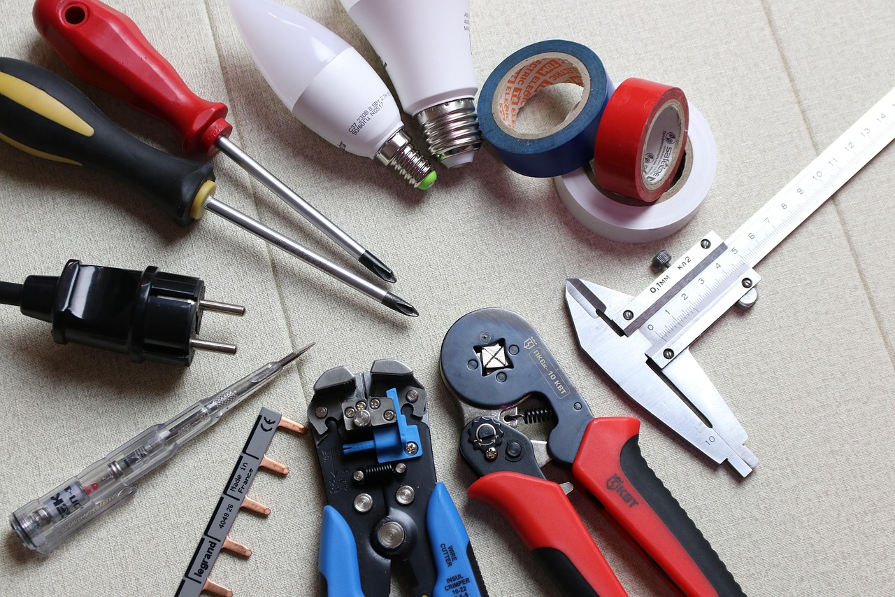 Electrician Insurance on the job